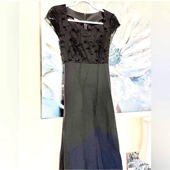 Velvet Flocked Chiffon Bodice with Crape Back Satin Skirt Formal Maxi Dr… - Picture 11 of 16